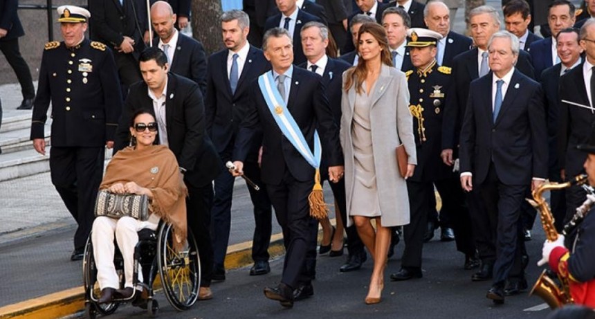 Un 25 de mayo con reclamos para Macri y una plaza vacía