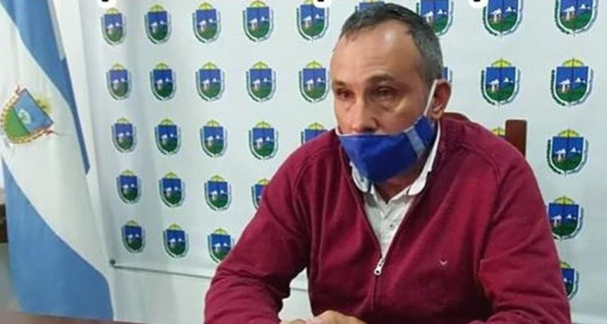 A los amigos hay que acompañarlos hasta el cementerio pero no meterse en el cajón con ellos...L. Maceda
