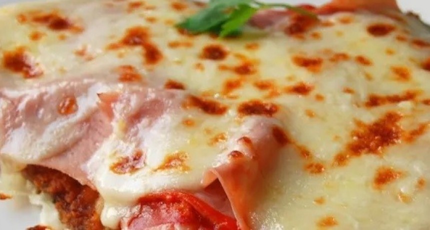 Con una napolitana de cuatro metros, celebran el Día de la Milanesa