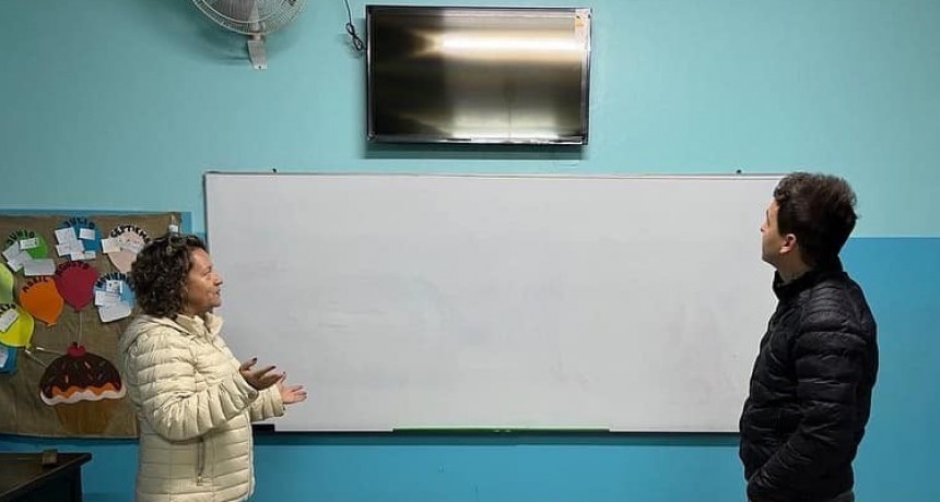 La Escuela para Adultos N° 7 suma 4 televisores led