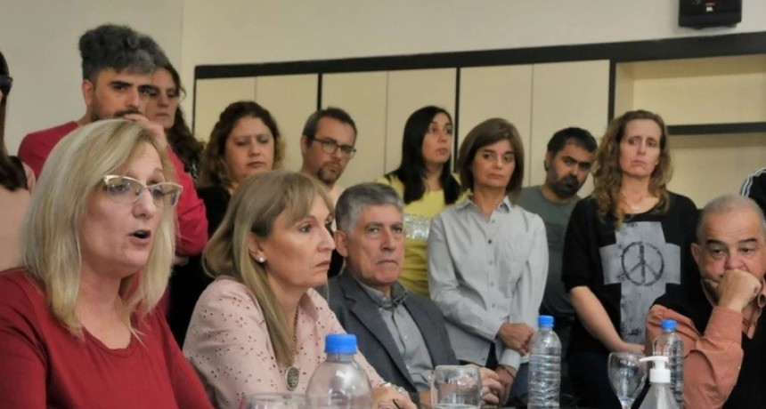 Gobierno y docentes acordaron mesa de trabajo para abordar la violencia