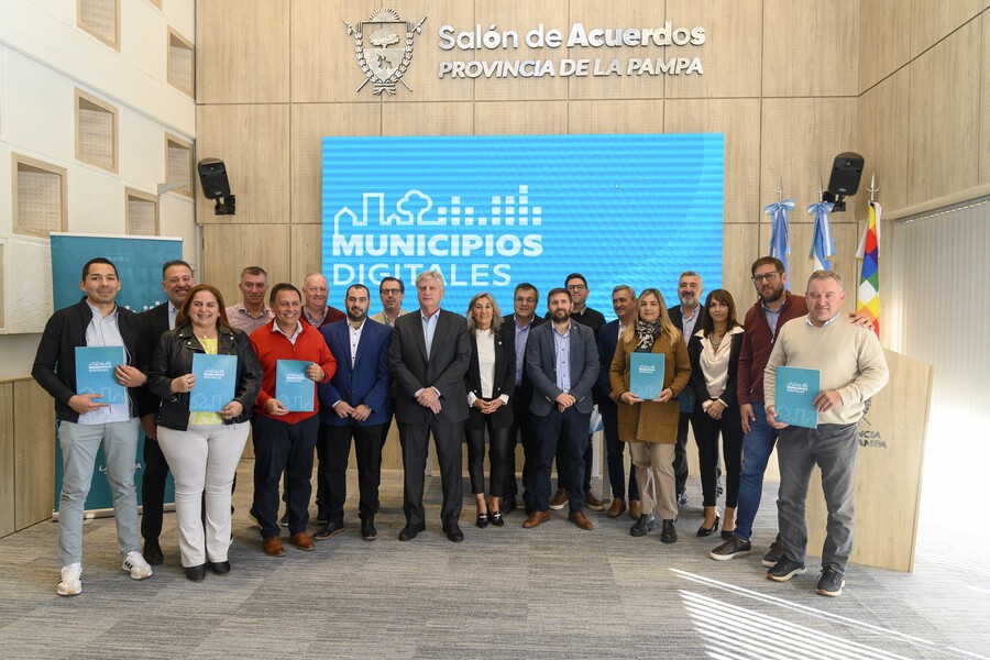 LUAN TORO JUNTO A OTRAS LOCALIDADES FIRMAN CONVENIO DEL PROGRAMA MUNICIPIOS DIGITALES