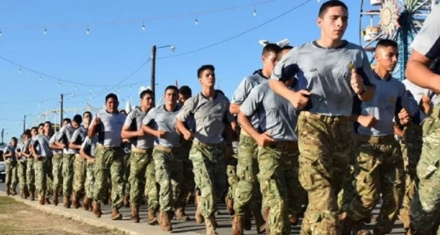 El Gobierno volvió a anunciar la ampliación del Servicio Militar Voluntario para jóvenes de 18 a 28 años