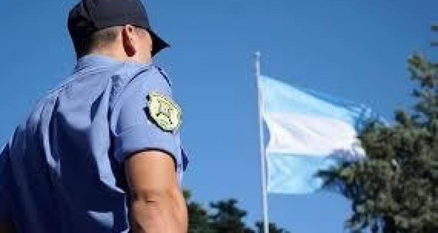 Le permiten la barba a polic&iacute;as y renuevan uniformes