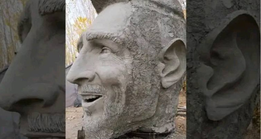  Construyen la estatua m&aacute;s grande del mundo de Lionel Messi