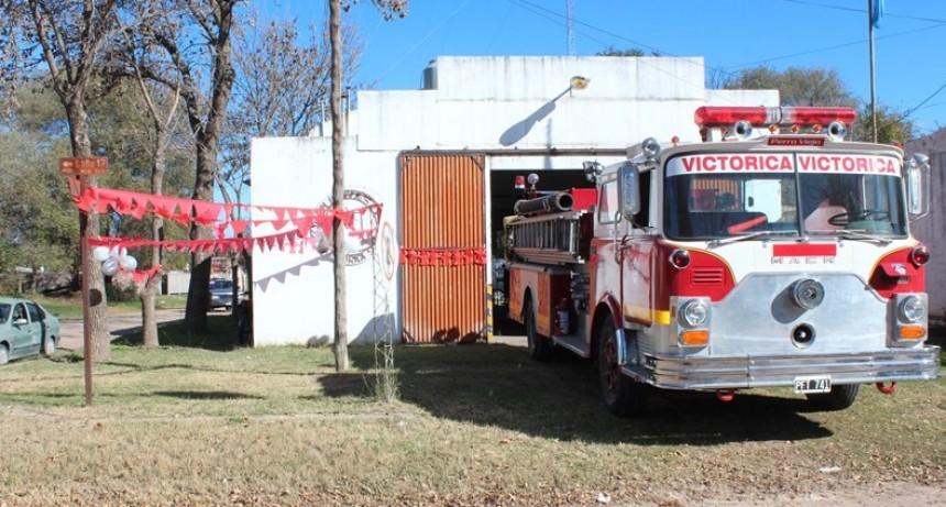 LOS BOMBEROS DE VICTORICA CELEBRARON SU DIA