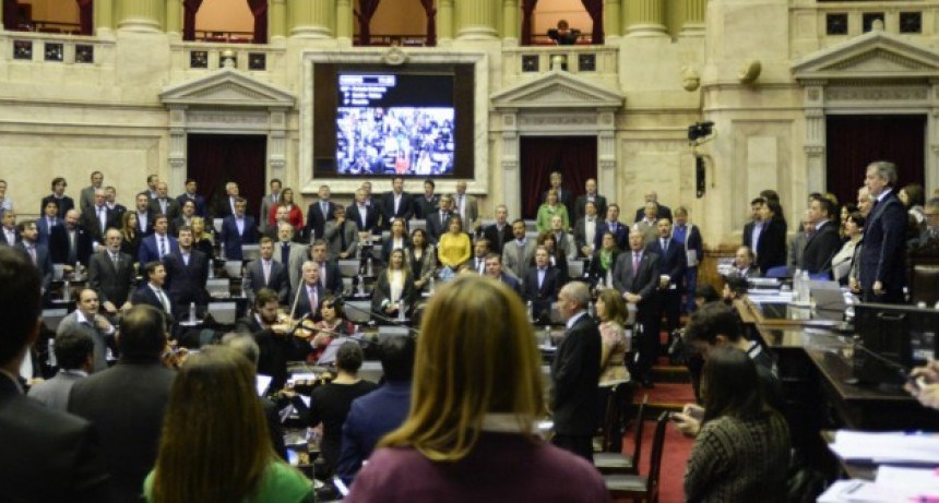 Con el empuje radical y el sorpresivo apoyo de los peronistas pampeanos se aprobó la ley de aborto
