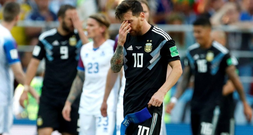 Argentina empató con Islandia y decepcionó en su debut