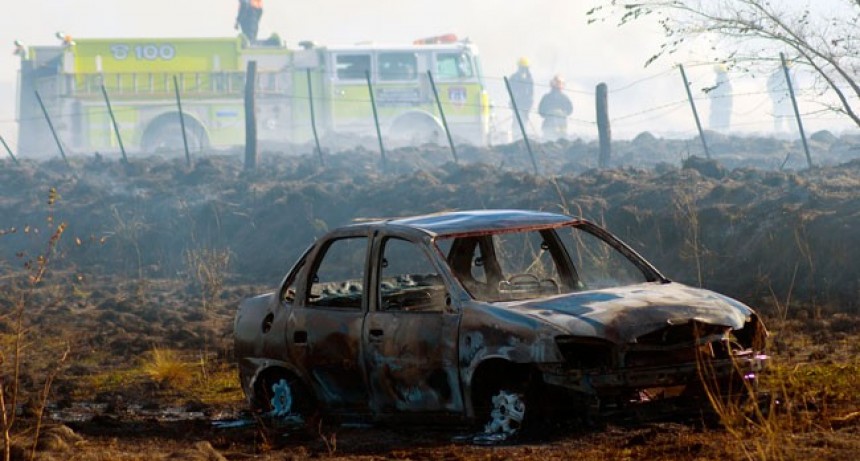 Se incendió un auto en la Ruta 102