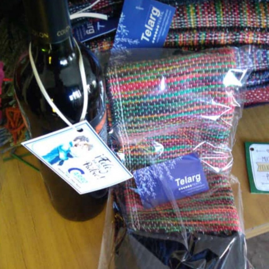 CARRO QUEMADO: ENTREGAN PRESENTES POR EL DIA DEL PADRE