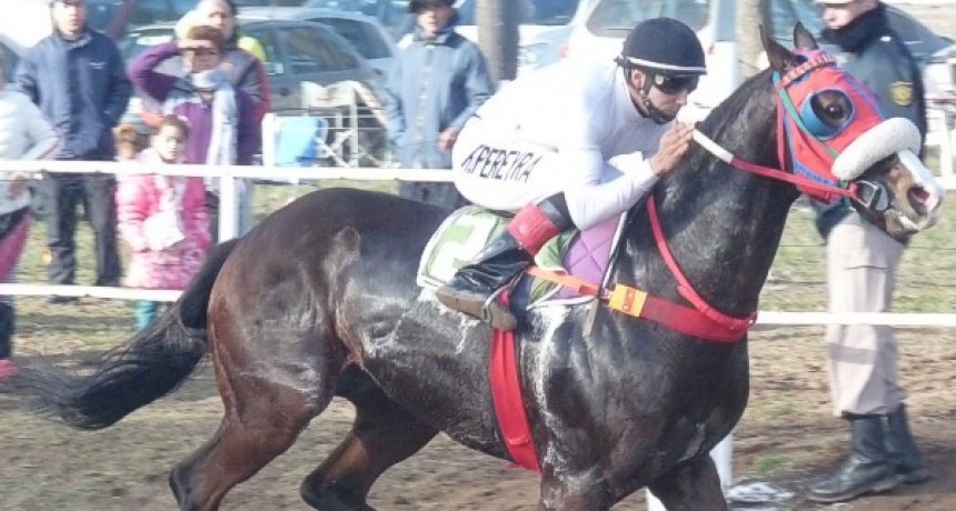 TURF: CAMBALACHE DE VICTORICA GANÓ LA CUARTA EN DOBLAS