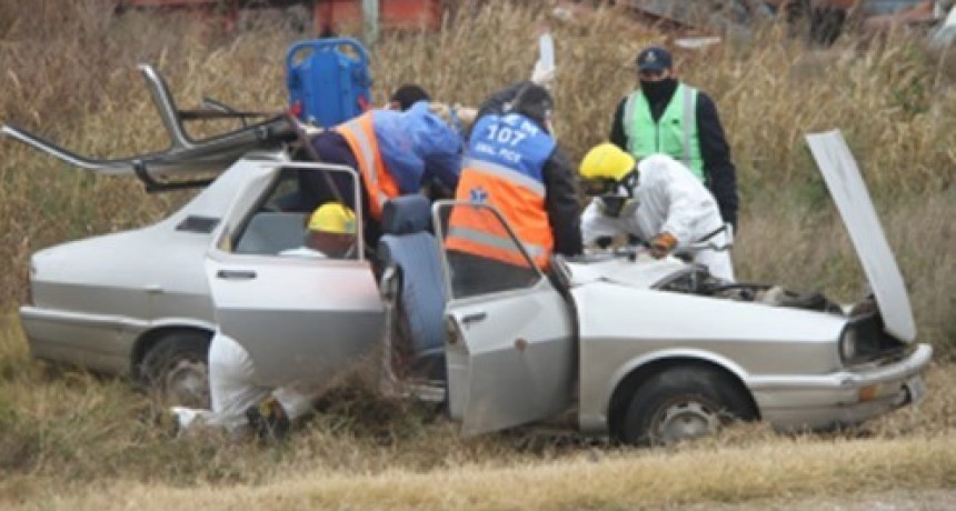Falleció el conductor del Renault 12 que había chocado cerca de la rotonda del Aeroplano
