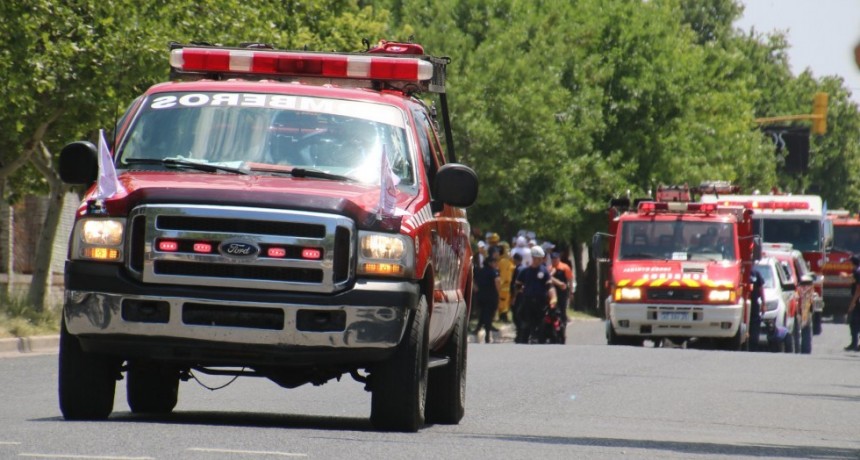 VICTORICA: LOS BOMBEROS SE OFRECEN PARA AYUDAR A DOCENTES CON LA DISTRIBUCION DE MATERIAL EDUCATIVO A LOS ALUMNOS