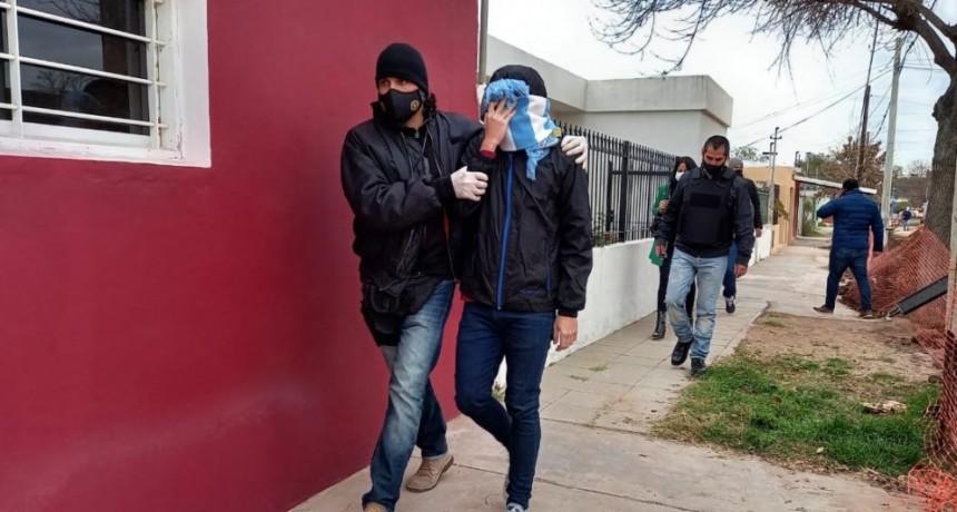 Dieron con el joven de 19 años que llevó la caja con una supuesta bomba a la Casa de Gobierno de La Pampa
