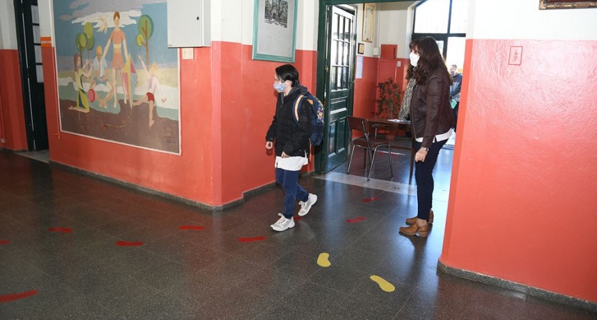 Alumnos de 1º y 2º grado regresan a la presencialidad 