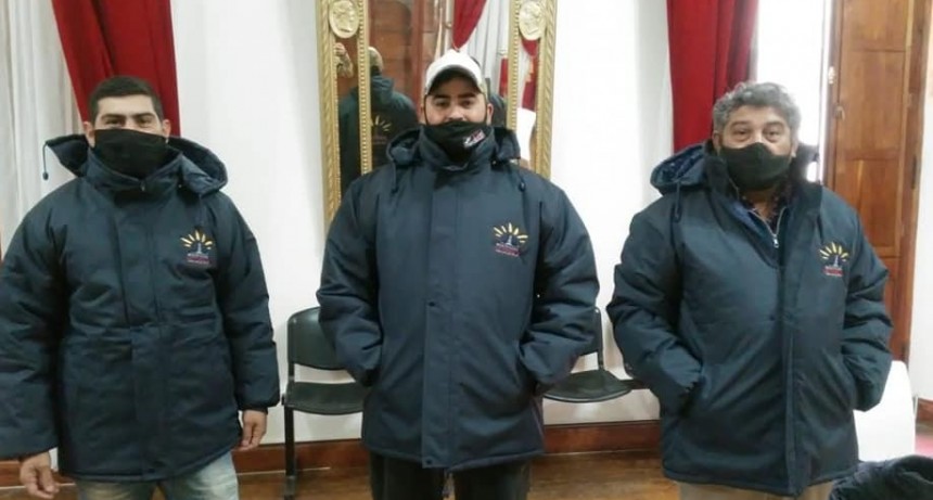 Victorica: Entregan vestimenta de abrigo a personal municipal
