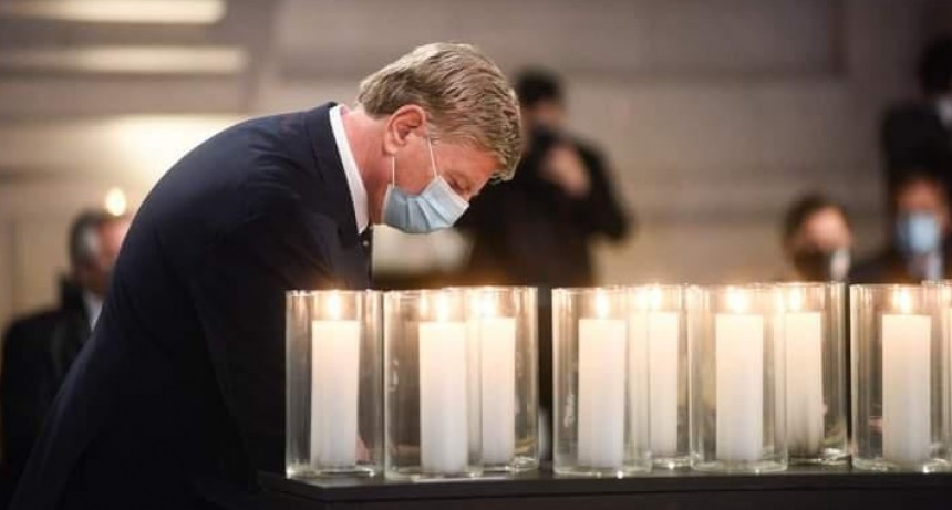 Ziliotto junto a Fernandez en el homenaje a las víctimas del Covid