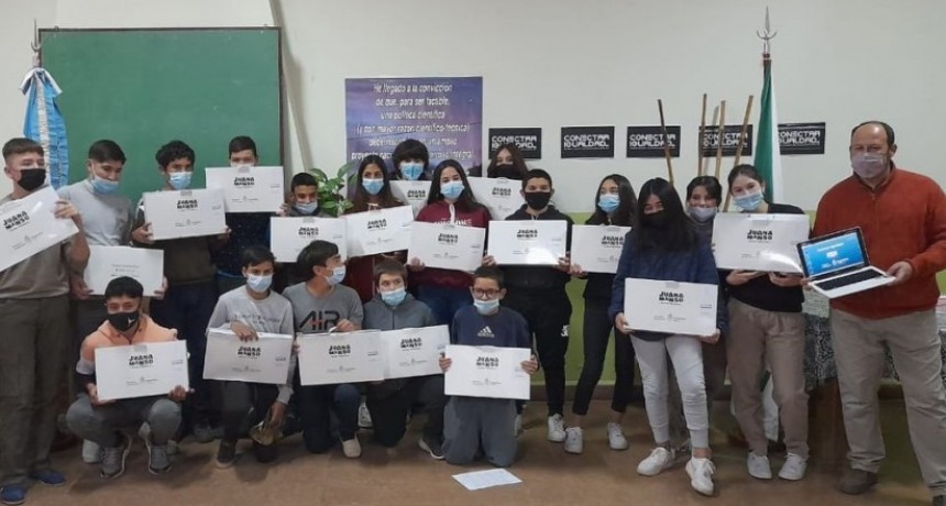 CONECTAR IGUALDAD PROVEE NETBOOKS  A ALUMNOS DE LA ESCUELA AGROTÉCNICA AGRÓNOMO FLORENCIO PEIRONE