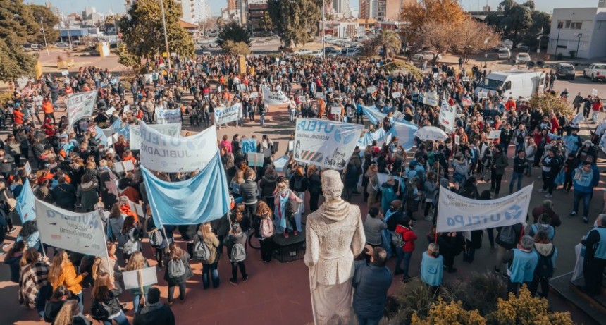 Pleno acatamiento al paro y masiva movilización de la UTELPa