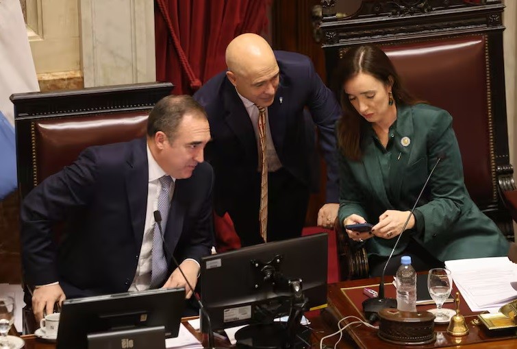 9,5 MILLONES COBRARAN LOS SENADORES TRAS NUEVO ACUERDO