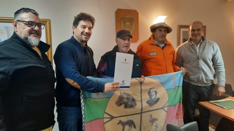 Histórica entrega de tierras a Comunidad Originaria