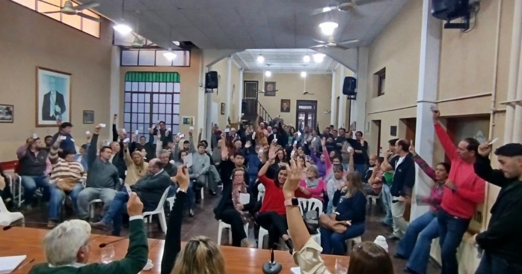 LA UCR POR AHORA NEGOCIA CON EL PRO, A FIN DE MES SE HARIA OTRA CONVENCIÓN