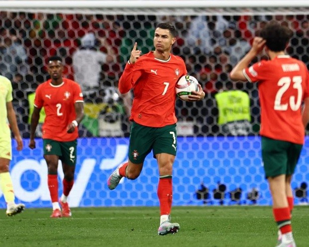 LO VIEJO FUNCIONA.....PORTUGAL CAMPEÓN