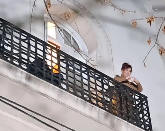 Cristina Kirchner podrá usar su balcón y ya tiene la tobillera colocada
