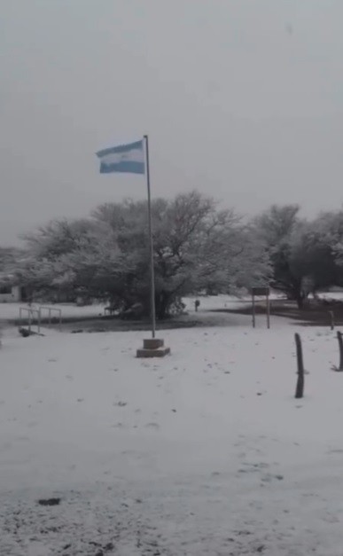 LIHUEL CALEL AMANECIÓ NEVADO (mirá)