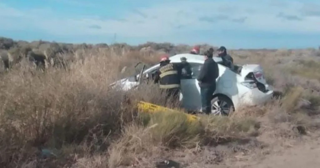 VICTORIQUENSE VUELCA Y QUEDA ATRAPADO 10 HORAS EN EL VEHICULO