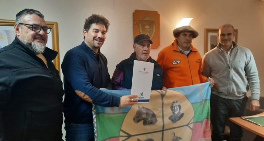 Histórica entrega de tierras a Comunidad Originaria