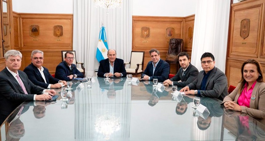 Gobernadores reclamaron a Francos la transferencia automática de impuestos y continuidad de obras