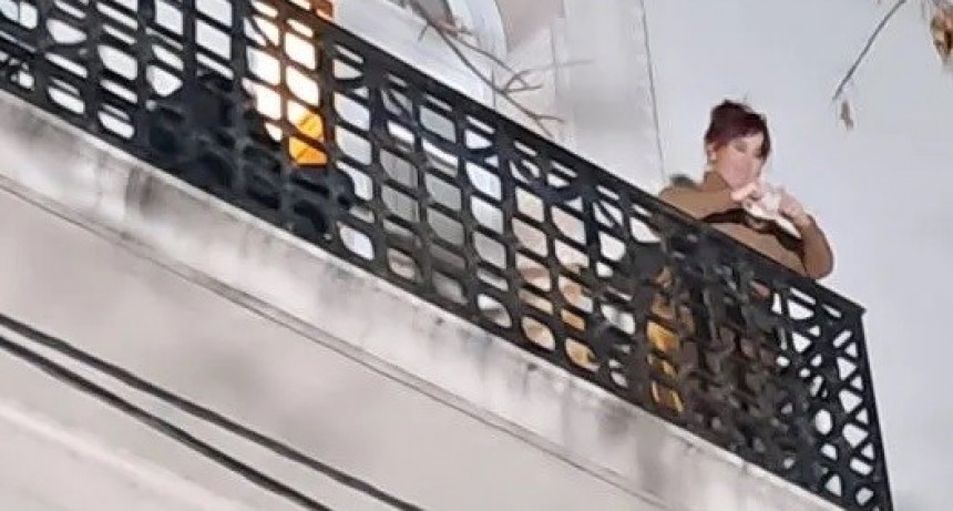 Cristina Kirchner podrá usar su balcón y ya tiene la tobillera colocada