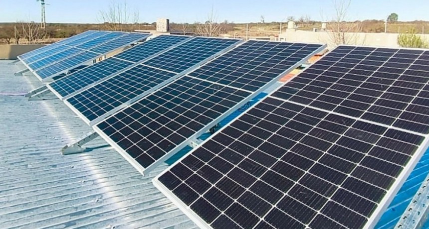 CALANDRI INSTALÓ EL PRIMER SISTEMA DE ENERGIA RENOVABLE CON INYECCIÓN A LA RED EN ACHA