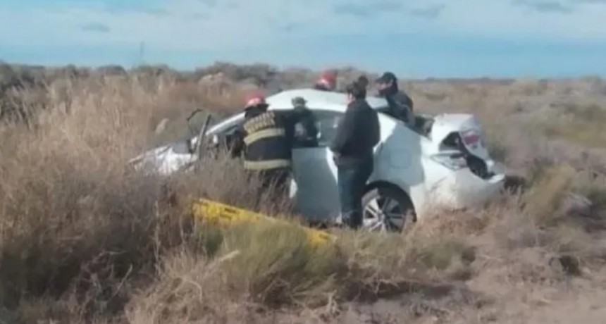 VICTORIQUENSE VUELCA Y QUEDA ATRAPADO 10 HORAS EN EL VEHICULO