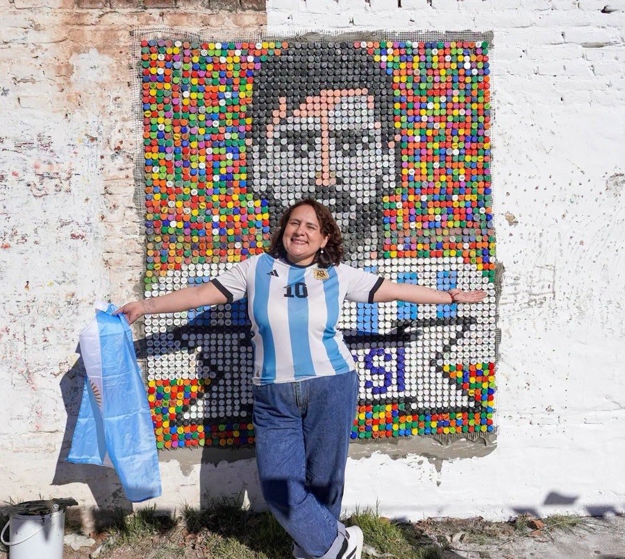 ECO-MURAL CON EL ROSTRO DE MESSI EN VICTORICA