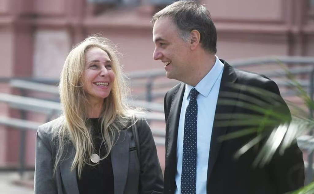 SE FUE ADORNI, APENAS UN JEFE DE GABINETE....FIN