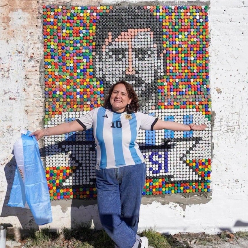 ECO-MURAL CON EL ROSTRO DE MESSI EN VICTORICA