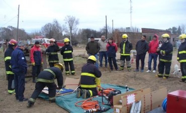 BOMBEROS VOLUNTARIOS CAPACITACIÓN EN VICTORICA