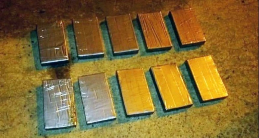 Llevaban 10 kilos de cocaína en un tubo de gas y fueron descubiertos por un perro