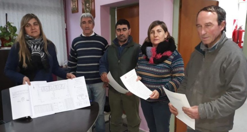 LUAN TORO: MONICA VALOR ENTREGA ESCRITURAS A VECINOS