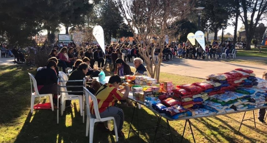 TELEN: Juntaron en una Loteria alimentos y ropas para los mas necesitados