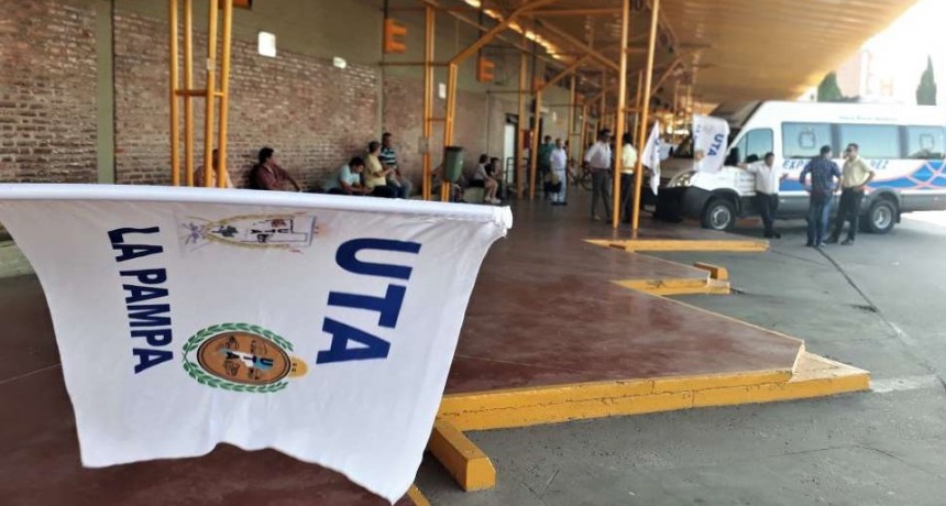 Este jueves y viernes hay paro de choferes de micros de corta y media distancia