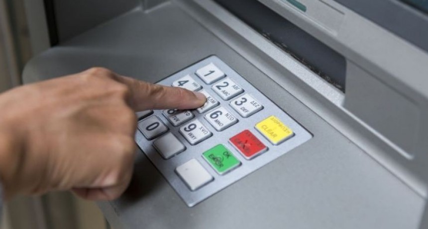 Este miércoles cobran los estatales con el aumento del 6,2%