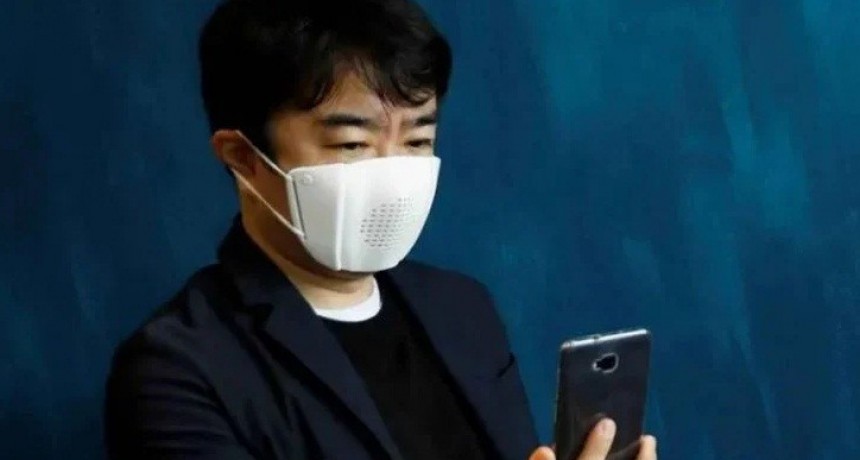 Se viene el tapabocas con bluetooth que manda WhatsApp y traduce a ocho idiomas