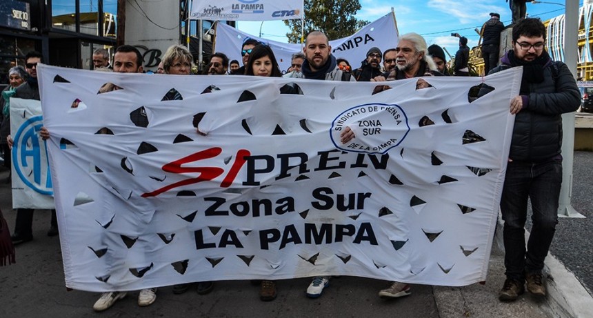 Reclamo: los tres diarios de la provincia se negaron a dar sumas extraordinarias