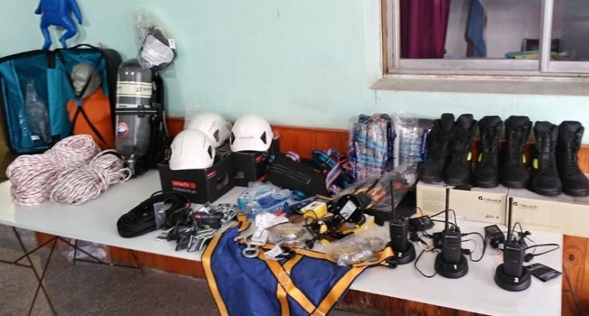 EL CUARTEL DE BOMBEROS RECIBIÓ ELEMENTOS POR MAS DE 2 MILLONES DE PESOS