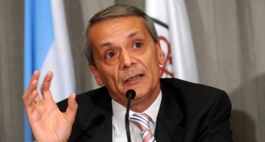 Castrilli dice que debieron expulsar a Dibu Martínez
