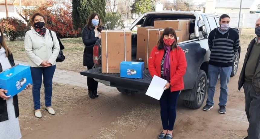 VICTORICA: VECINOS SOLIDARIOS REALIZAN COLECTA Y DONAN ELEMENTOS AL HOSPITAL 