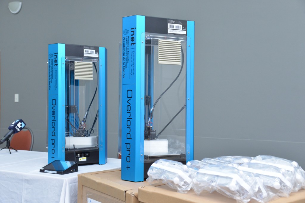Entregaron 13 impresoras 3D para instituciones educativas pampeanas, una llegó a la EPET N° 8 de Telen 